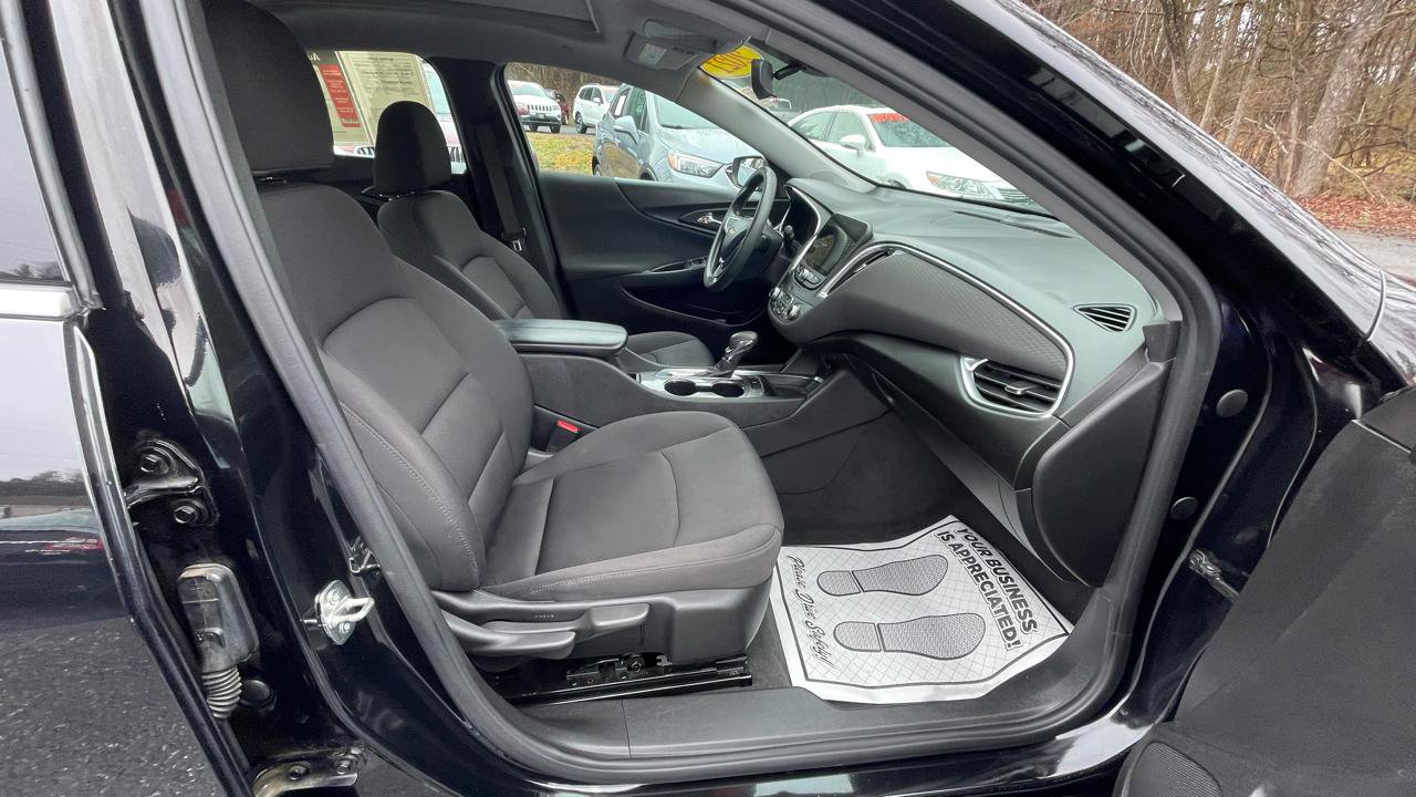 Used 2021 Chevrolet Malibu LT image 29