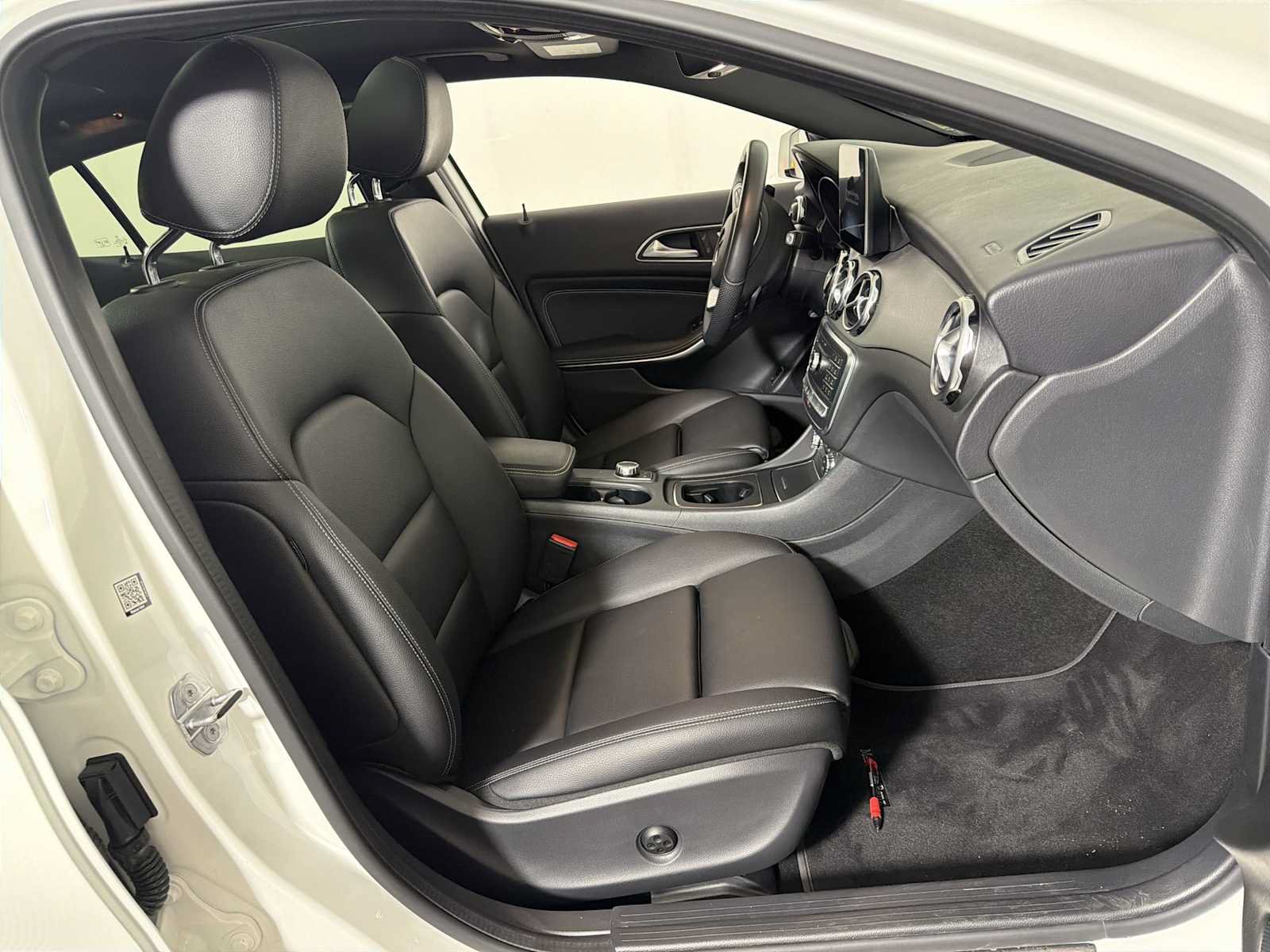 Used 2020 Mercedes-Benz GLA 250 4MATIC image 25