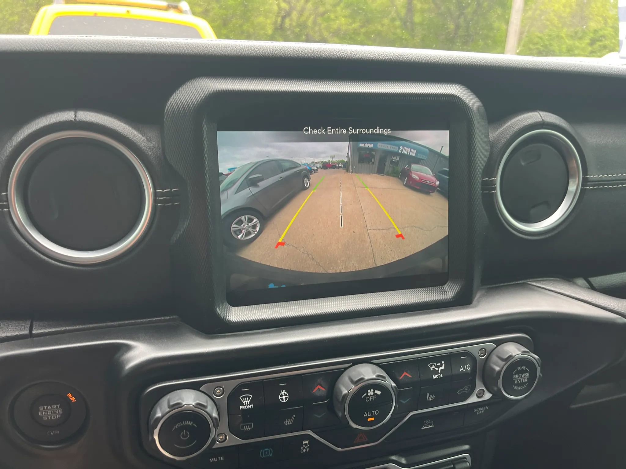 Used 2023 Jeep Wrangler Unlimited Sahara w/ Cold Weather Group AWD/4WD image 18