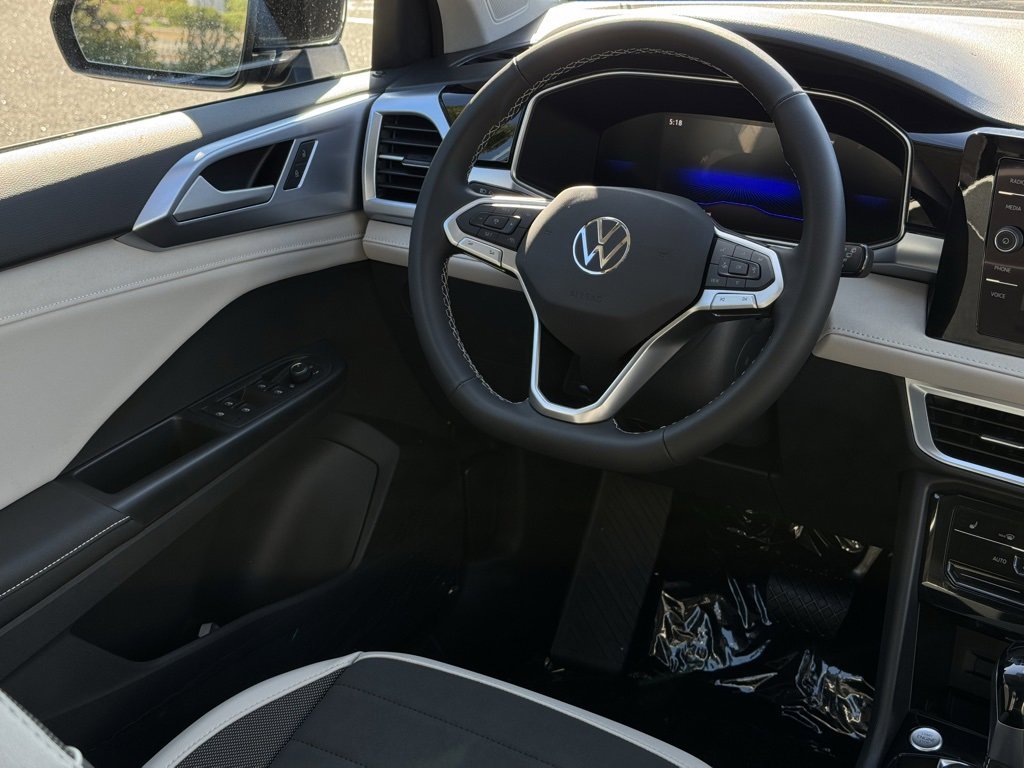 New 2025 Volkswagen Taos SE image 28