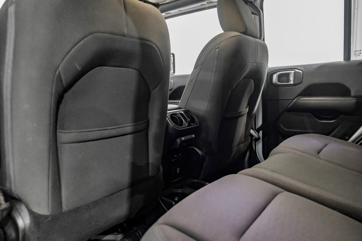 Used 2018 Jeep Wrangler Unlimited Sahara image 35