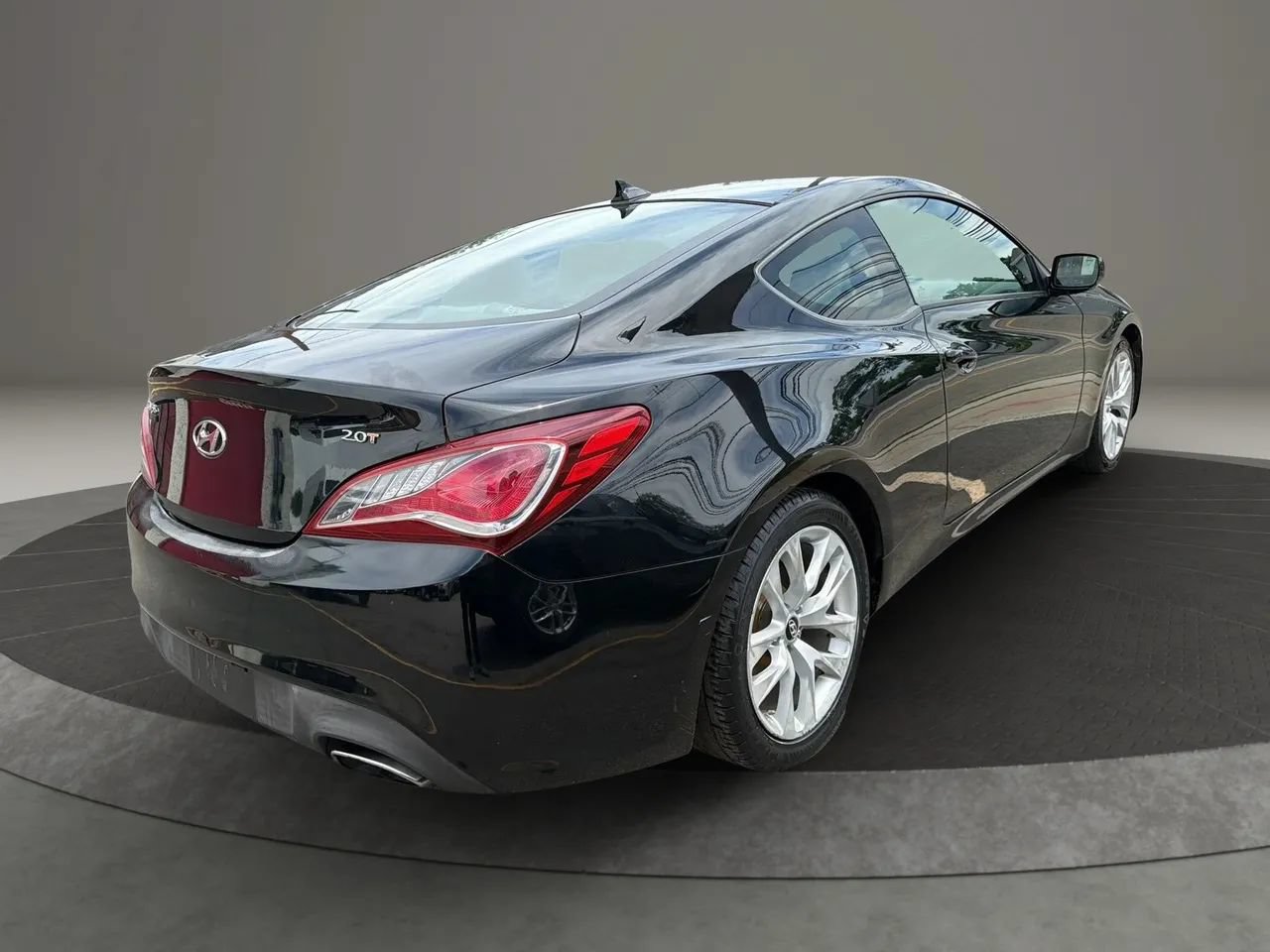 Used 2013 Hyundai Genesis 2.0T RWD image 5