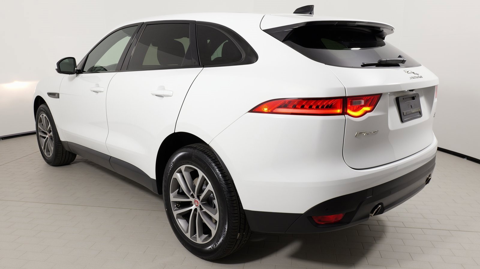 Used 2020 Jaguar F-PACE Premium image 26