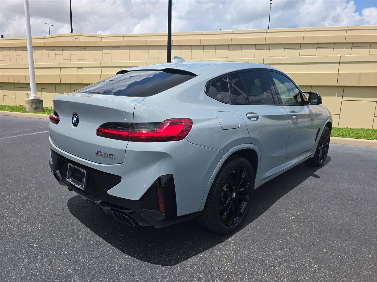 Certified 2024 BMW X4 M40i w/ Shadowloine Package AWD/4WD image 3