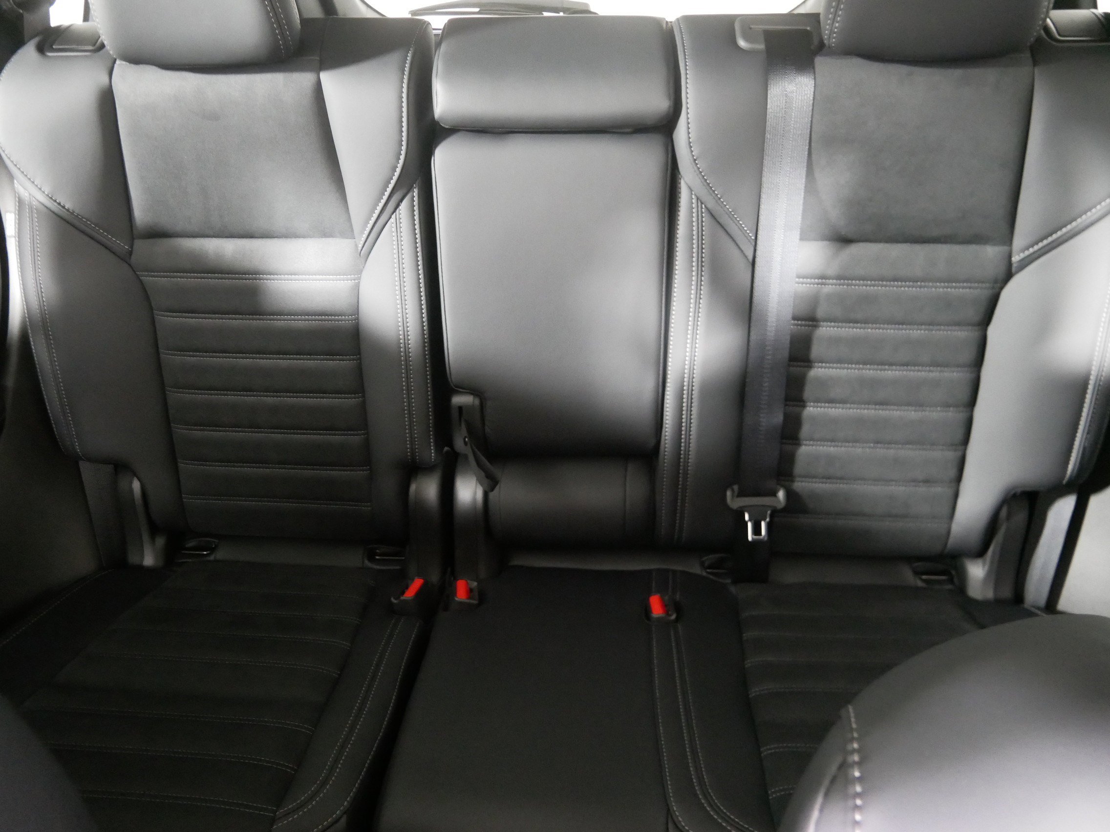 New 2025 Mitsubishi Outlander SE image 3