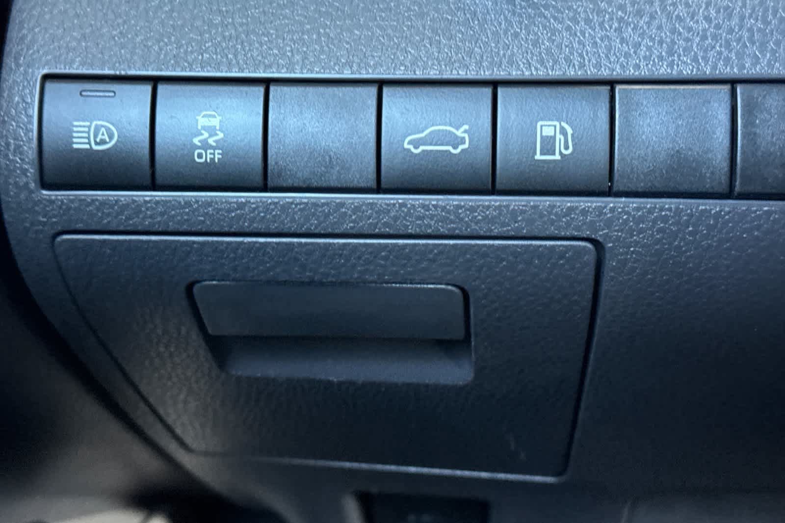 Used 2018 Toyota Camry LE FWD image 27