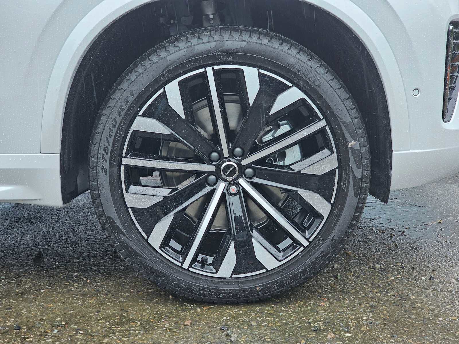 New 2026 Volvo XC90 B6 Plus w/ Protection Package Premier image 9