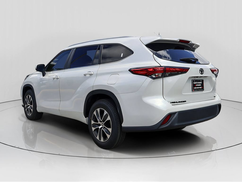 Used 2023 Toyota Highlander XLE FWD image 5