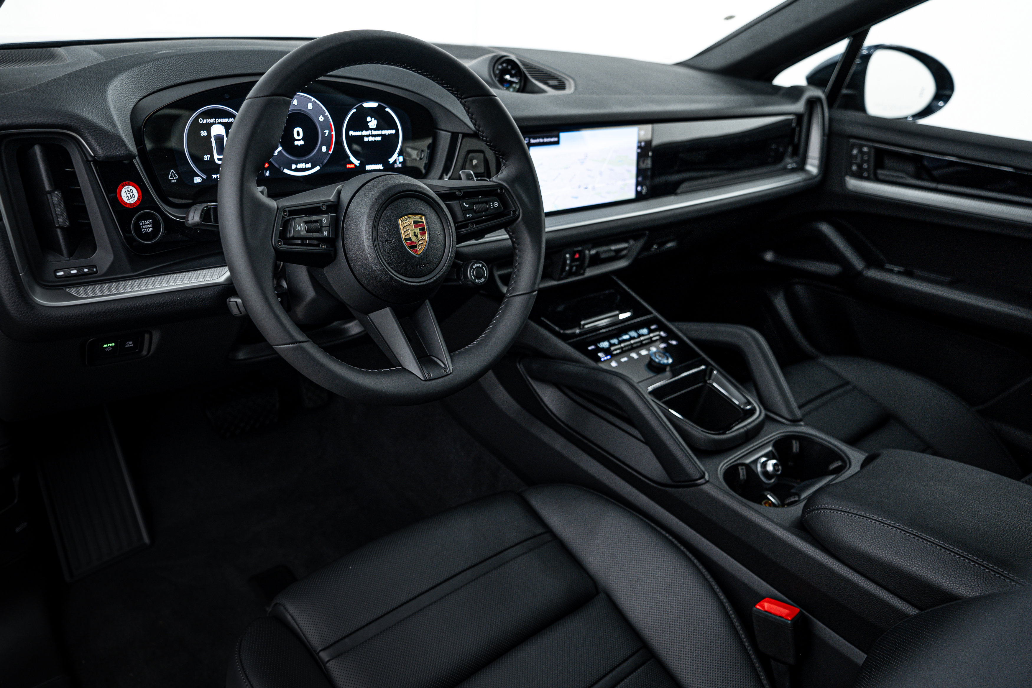 Certified 2025 Porsche Cayenne Coupe image 4