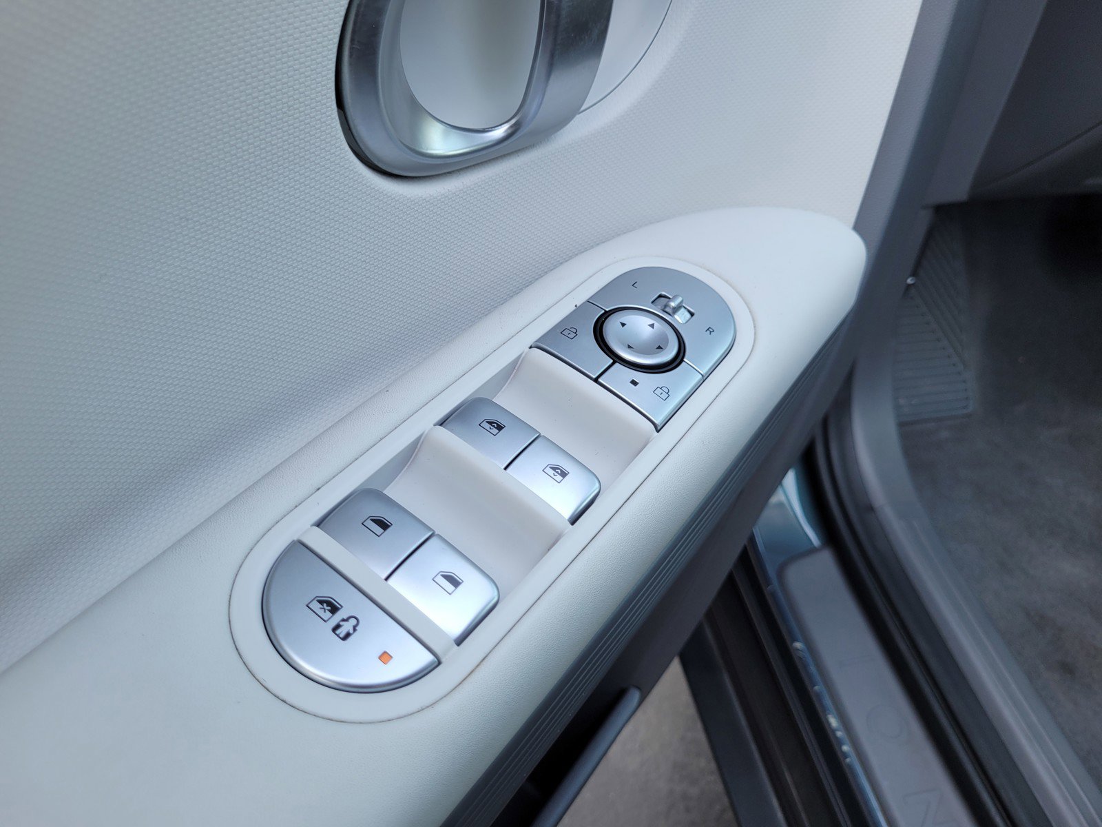 Used 2024 Hyundai Ioniq 5 SEL image 26