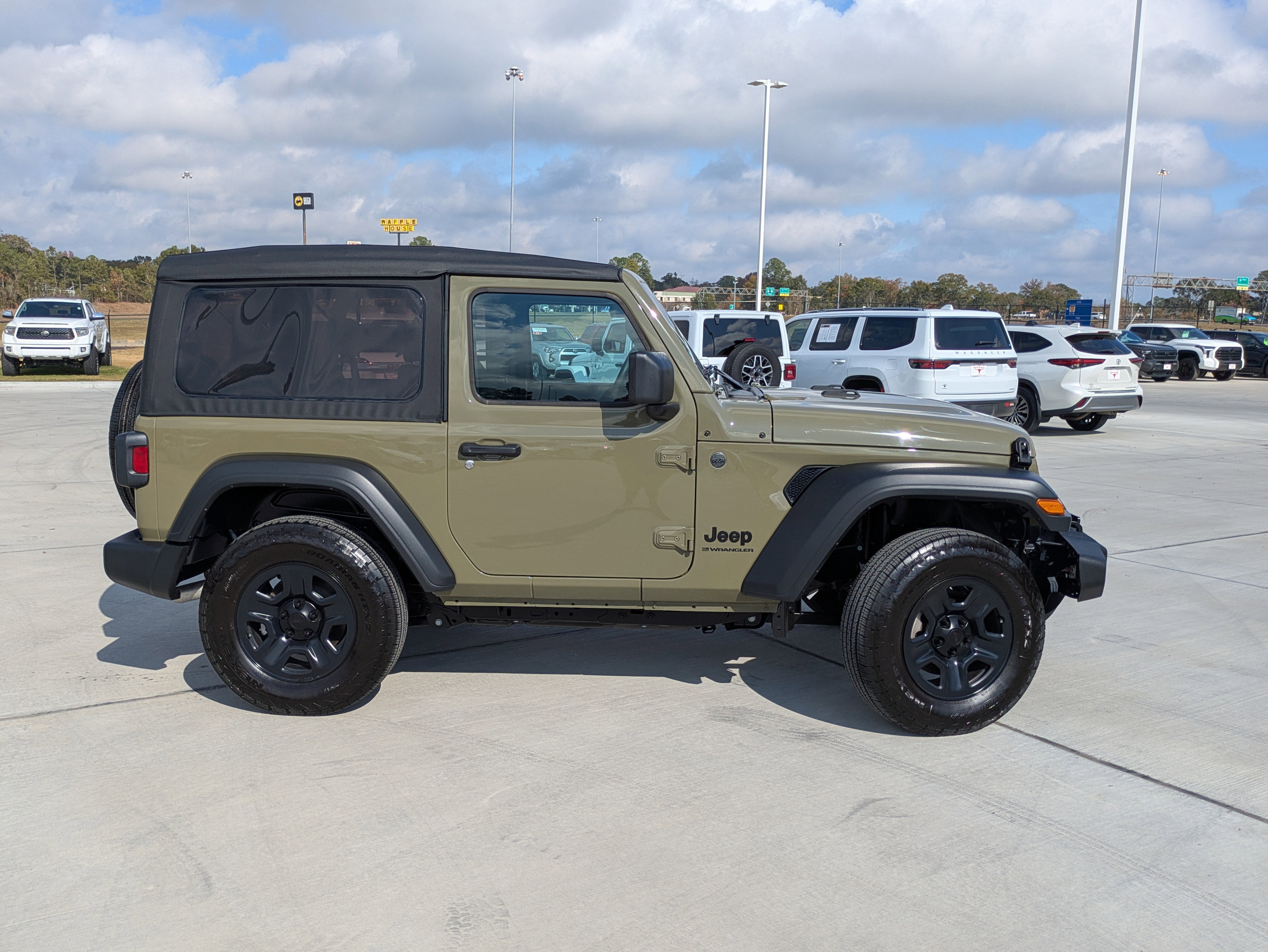 Used 2025 Jeep Wrangler Sport AWD/4WD image 8