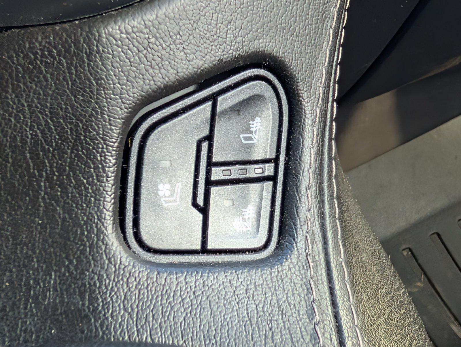 Used 2019 Chevrolet Tahoe Premier w/ Premier Plus Edition AWD/4WD image 16