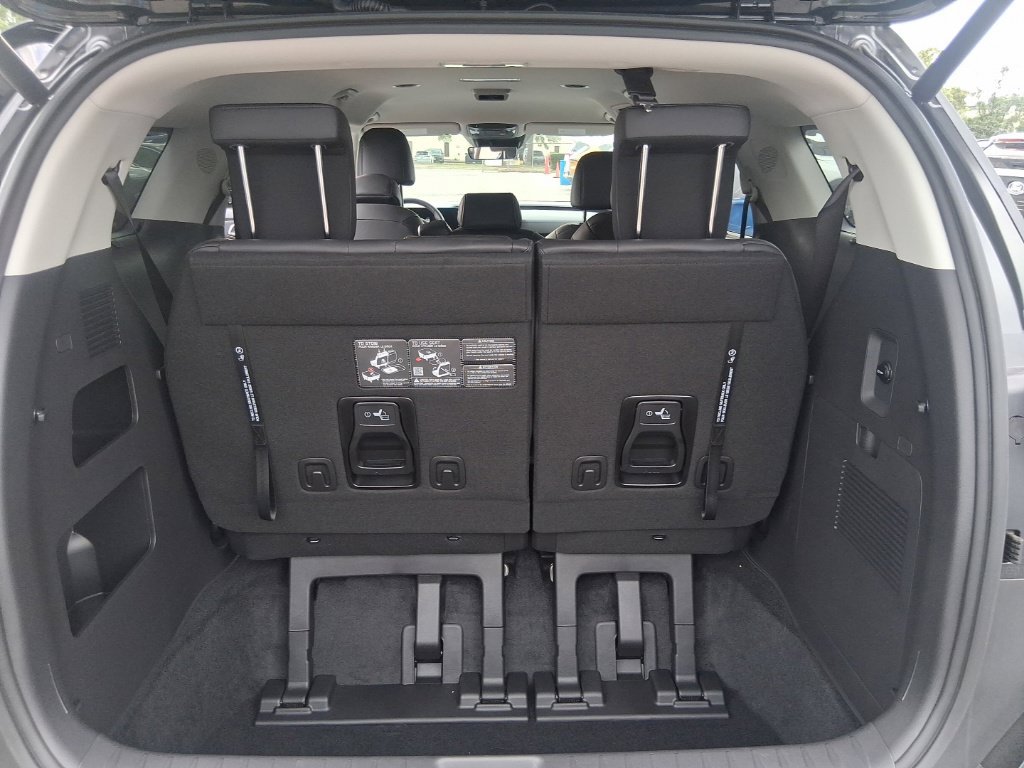 Certified 2026 Kia Carnival EX FWD image 18