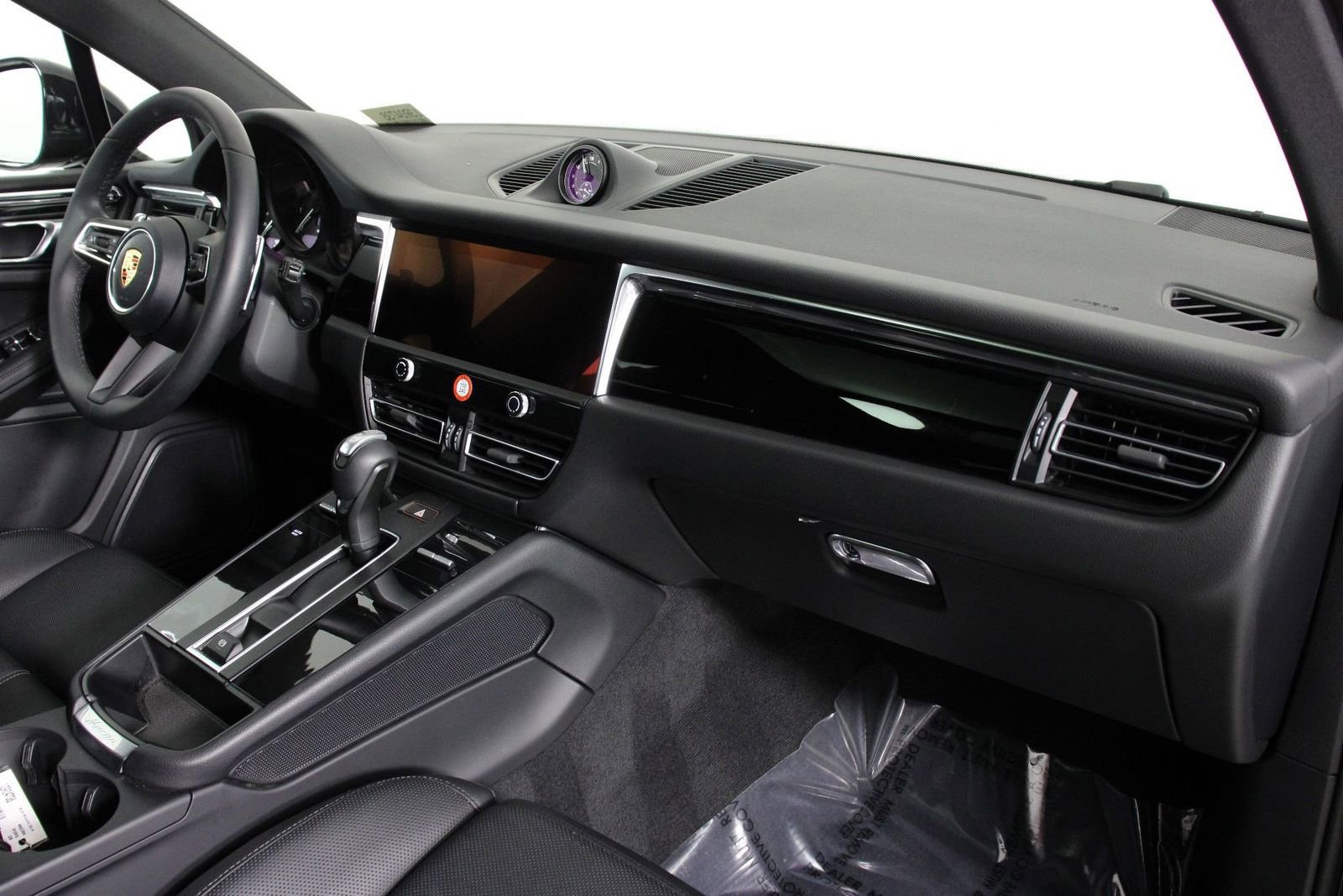 Certified 2026 Porsche Macan image 24