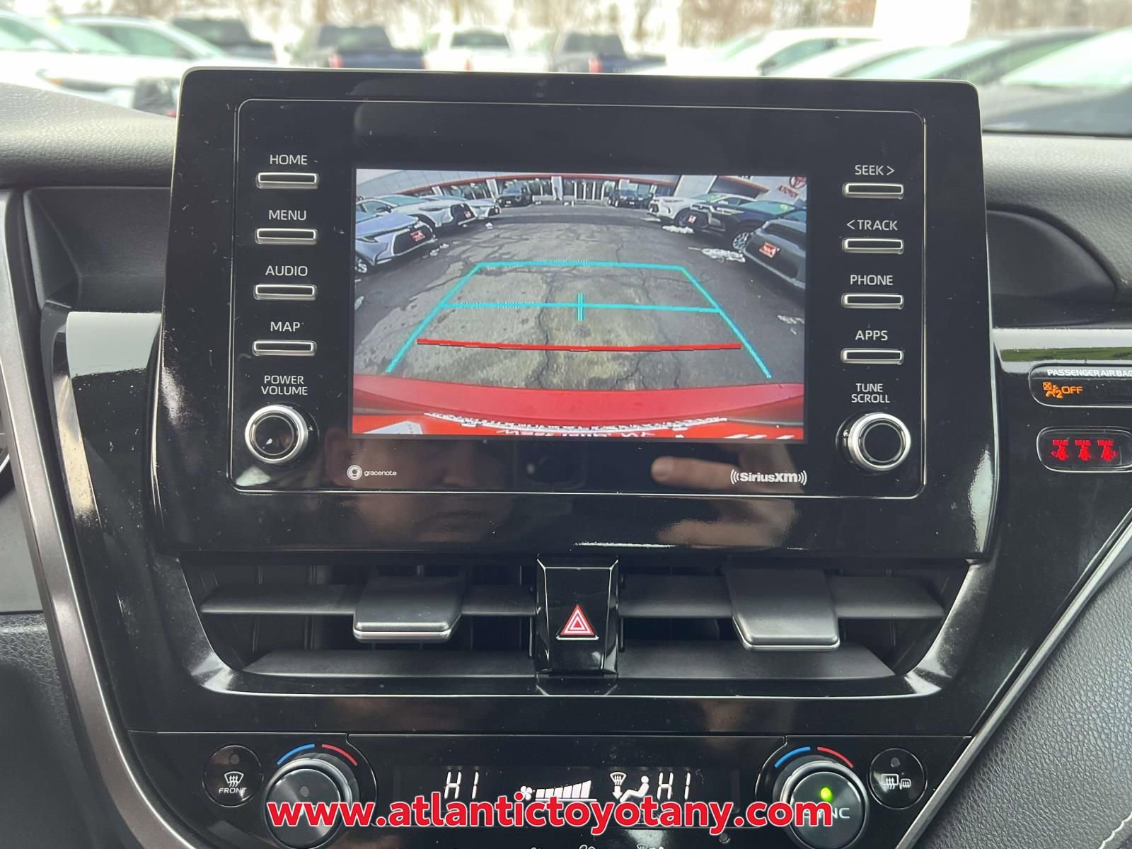 Used 2023 Toyota Camry SE image 8