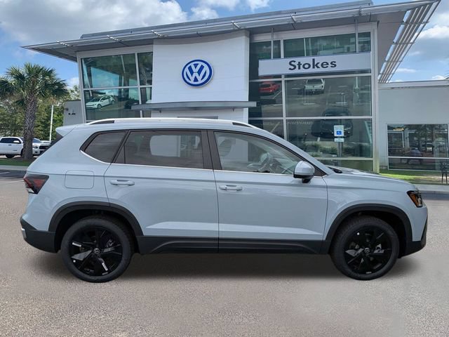 New 2026 Volkswagen Taos SE FWD image 3