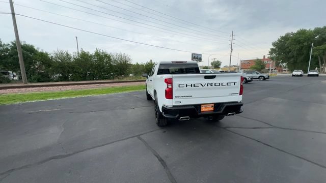Used 2025 Chevrolet Silverado 1500 Custom Trail Boss w/ LPO, Dark Essentials Package AWD/4WD image 7