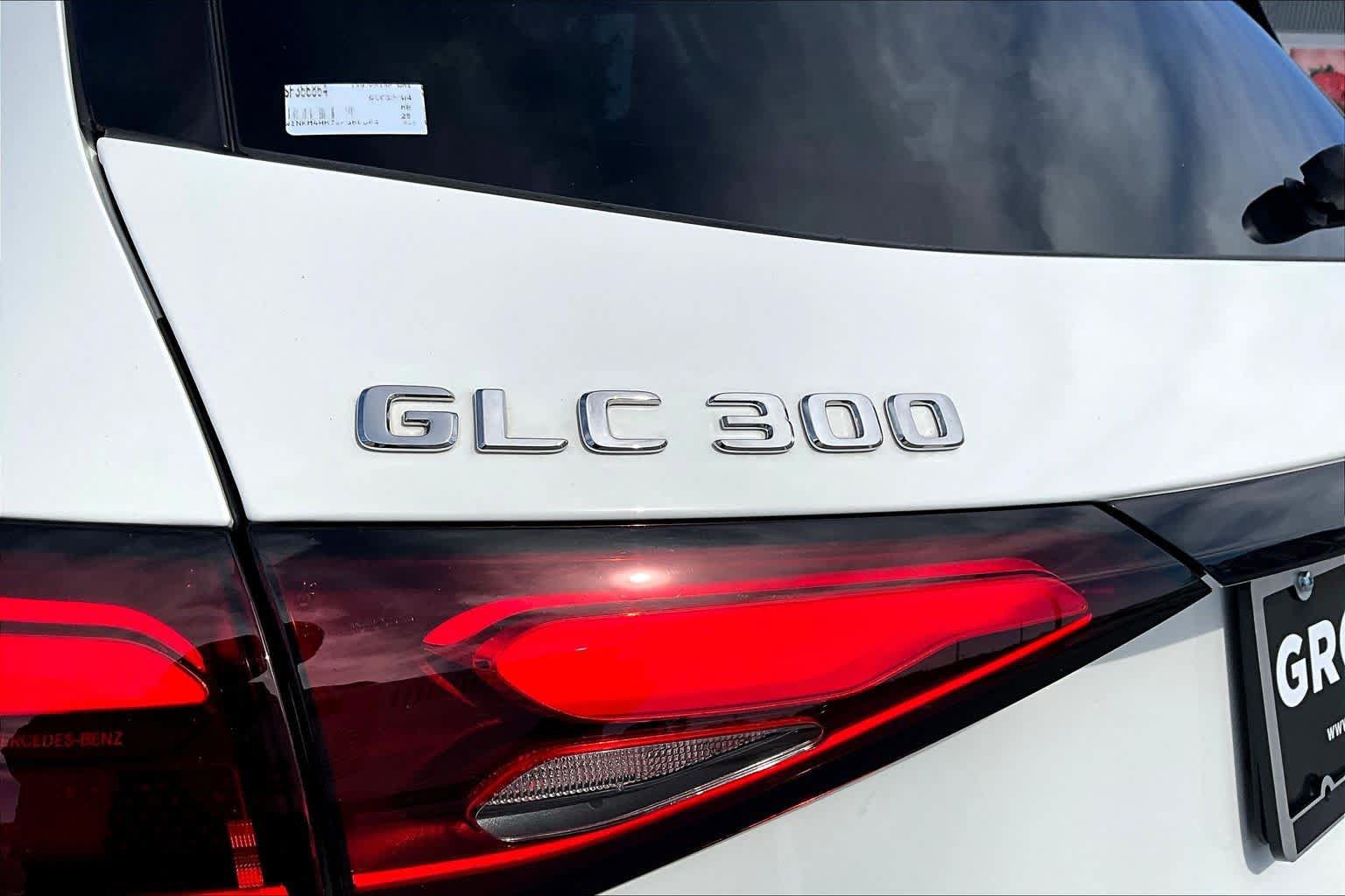 Used 2025 Mercedes-Benz GLC 300 4MATIC image 10