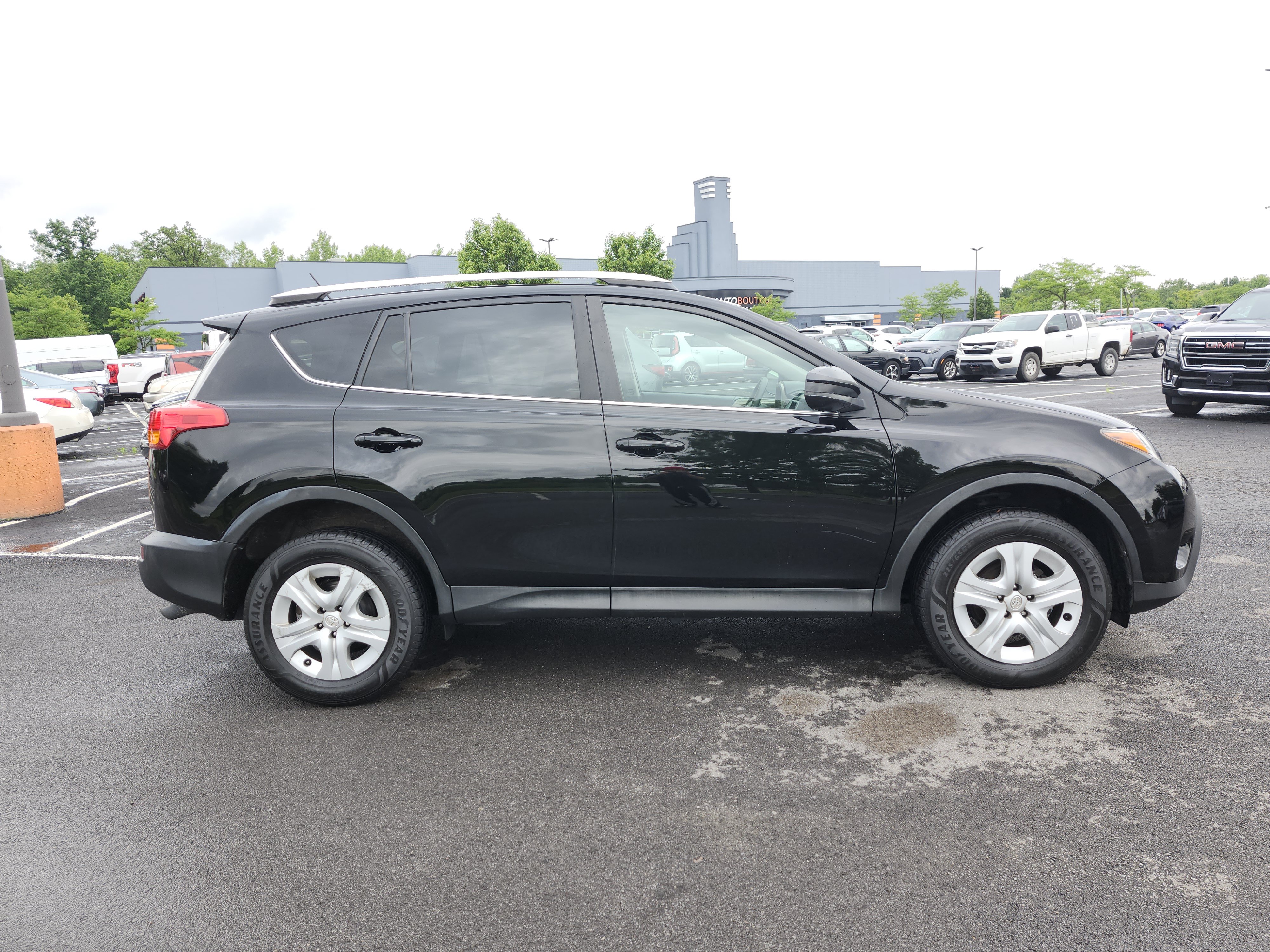 Used 2015 Toyota RAV4 LE FWD image 16
