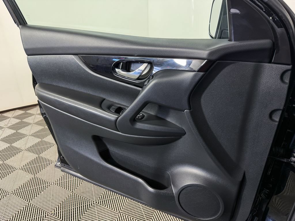 Certified 2022 Nissan Rogue Sport SV image 41