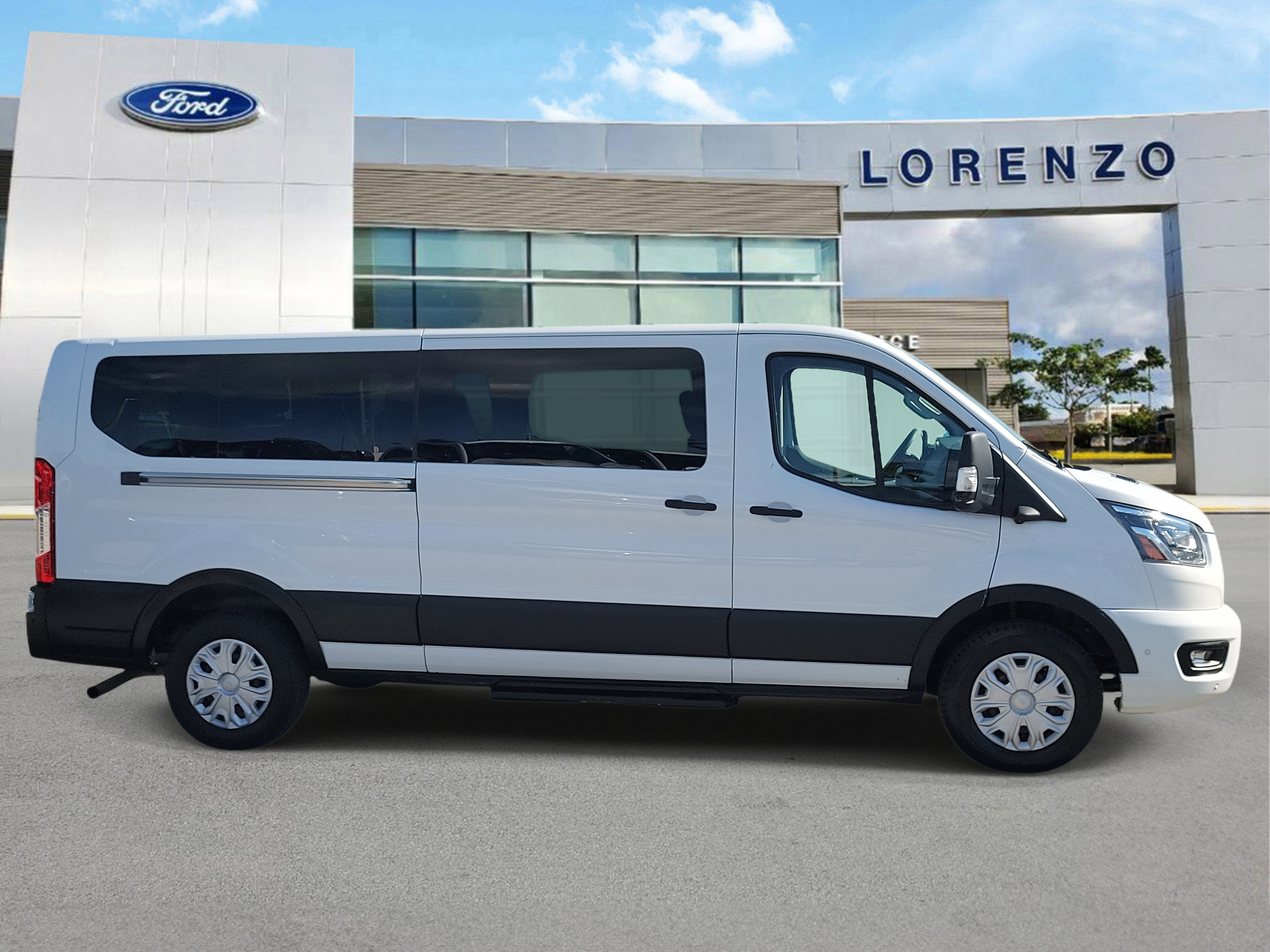 Used 2023 Ford Transit 350 XLT image 4