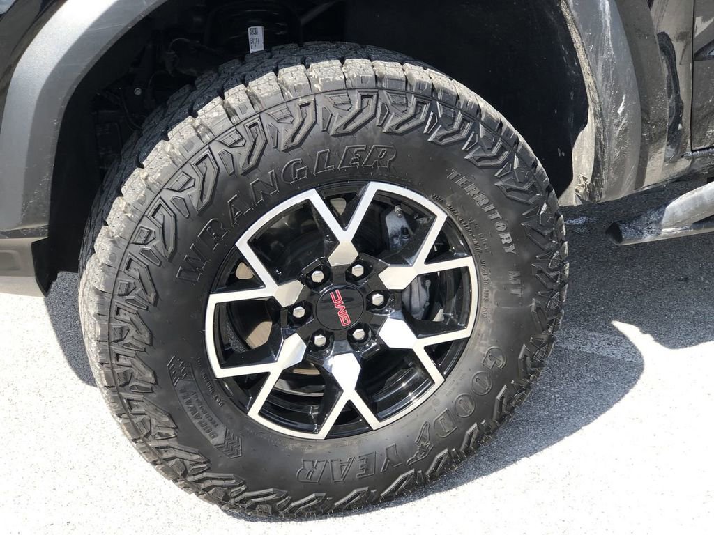 Used 2024 GMC Canyon AT4X image 2