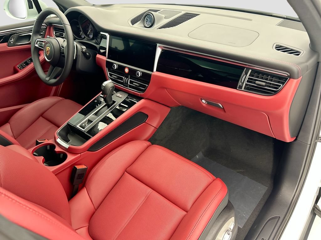 Used 2026 Porsche Macan AWD/4WD image 19