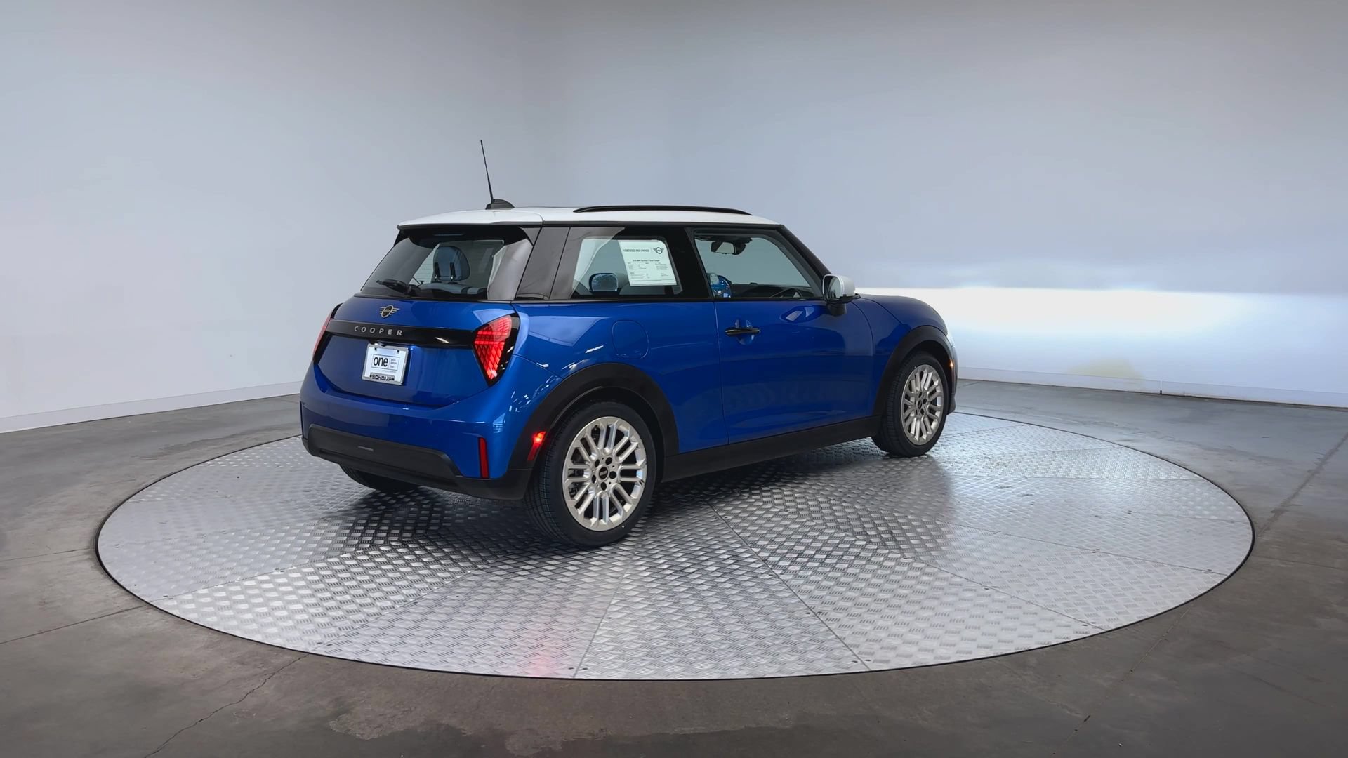 Used 2026 MINI Cooper 2-Door Hardtop FWD image 8