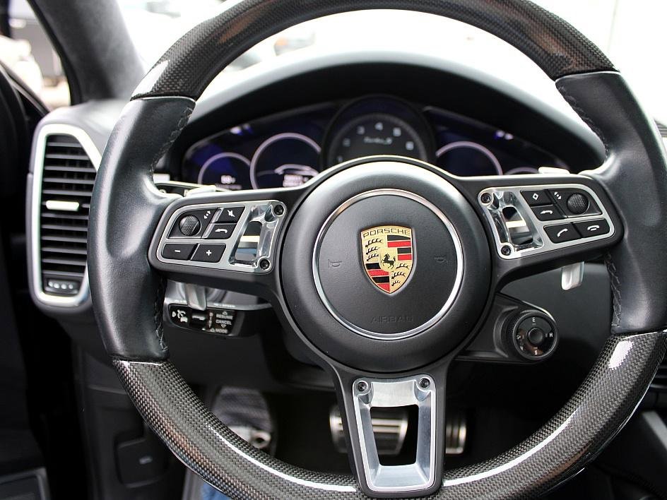 Used 2020 Porsche Cayenne Turbo S image 20