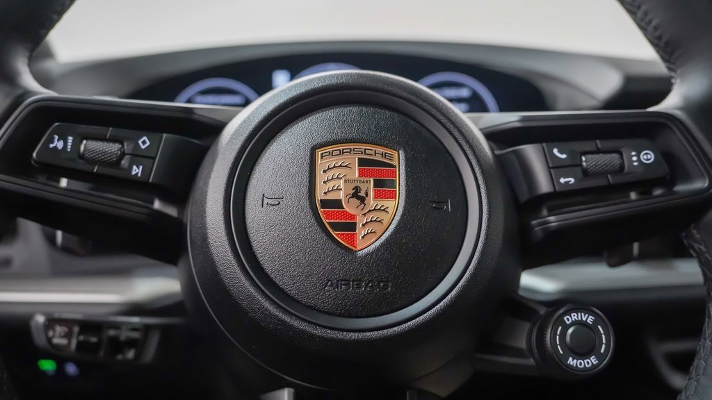 Certified 2025 Porsche Cayenne Coupe image 27