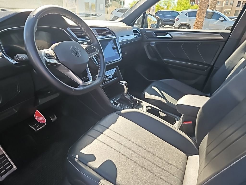 Used 2023 Volkswagen Tiguan SE R-Line image 5