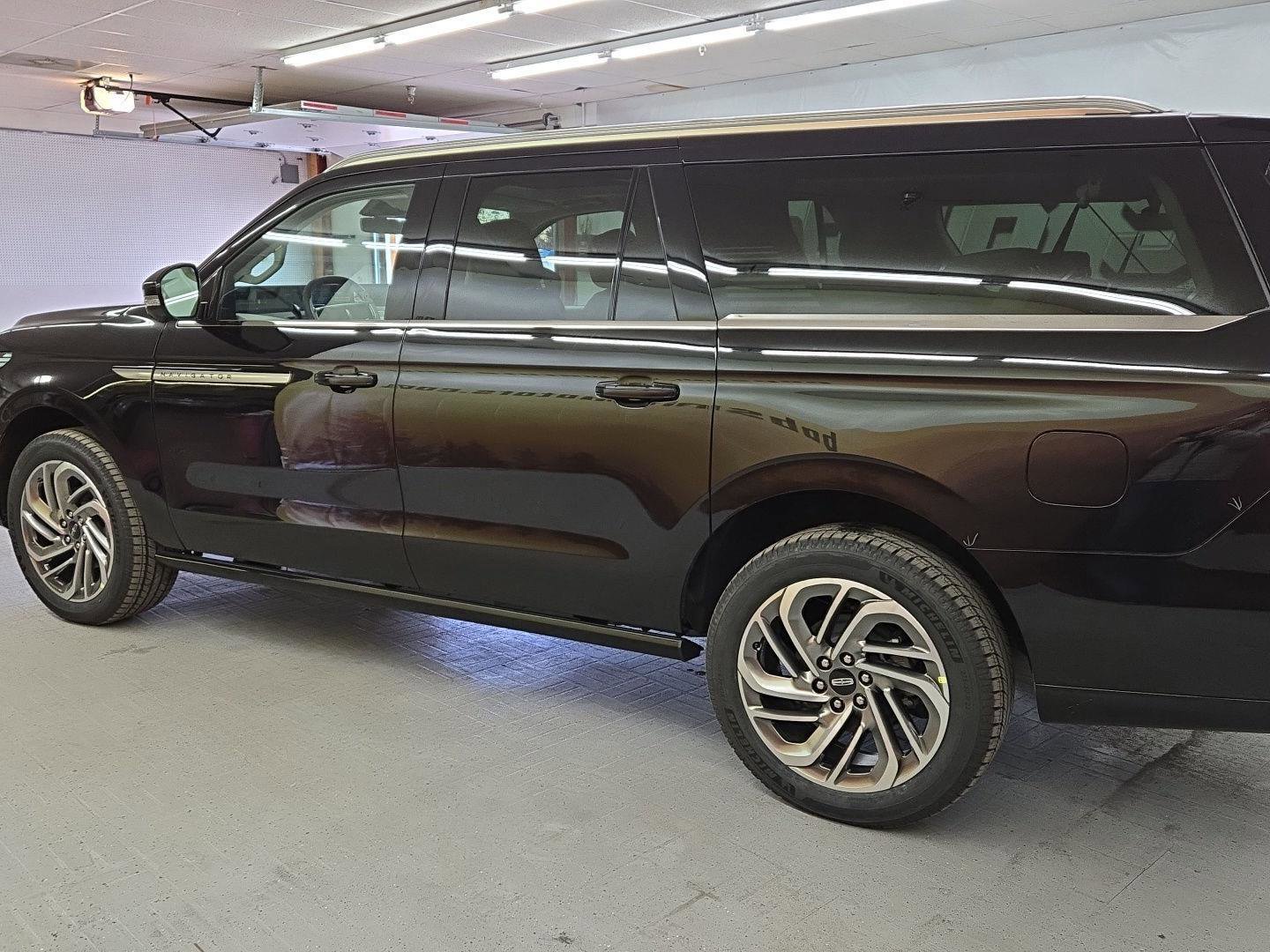 New 2025 Lincoln Navigator L Reserve AWD/4WD image 10