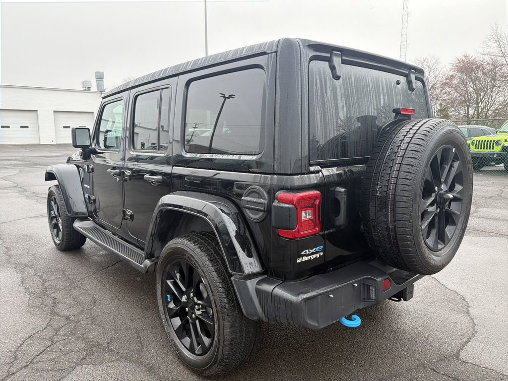 Used 2022 Jeep Wrangler Unlimited Sahara w/ Cold Weather Group AWD/4WD image 3