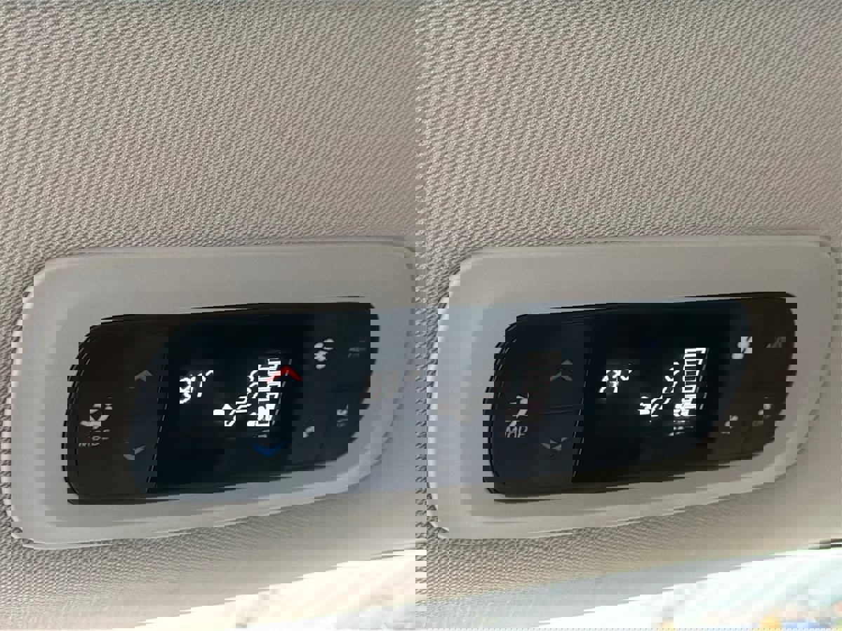 Used 2021 Chrysler Pacifica Touring-L image 44