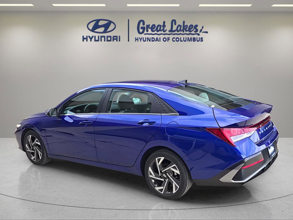 Certified 2025 Hyundai Elantra Limited FWD image 4