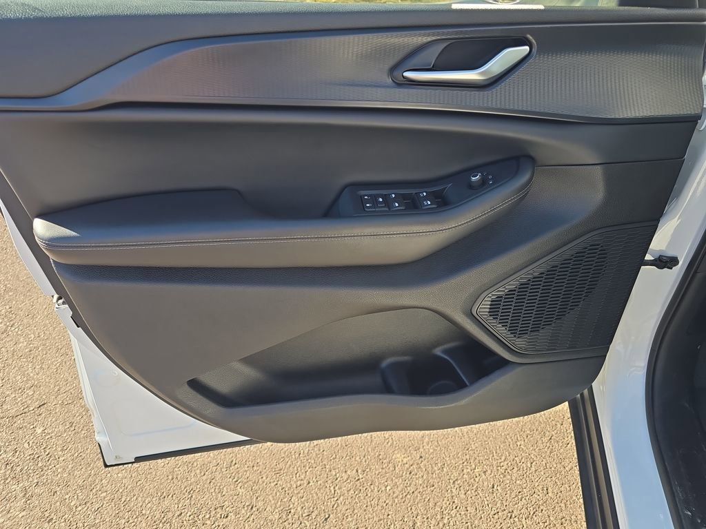 Used 2023 Jeep Grand Cherokee Laredo image 11