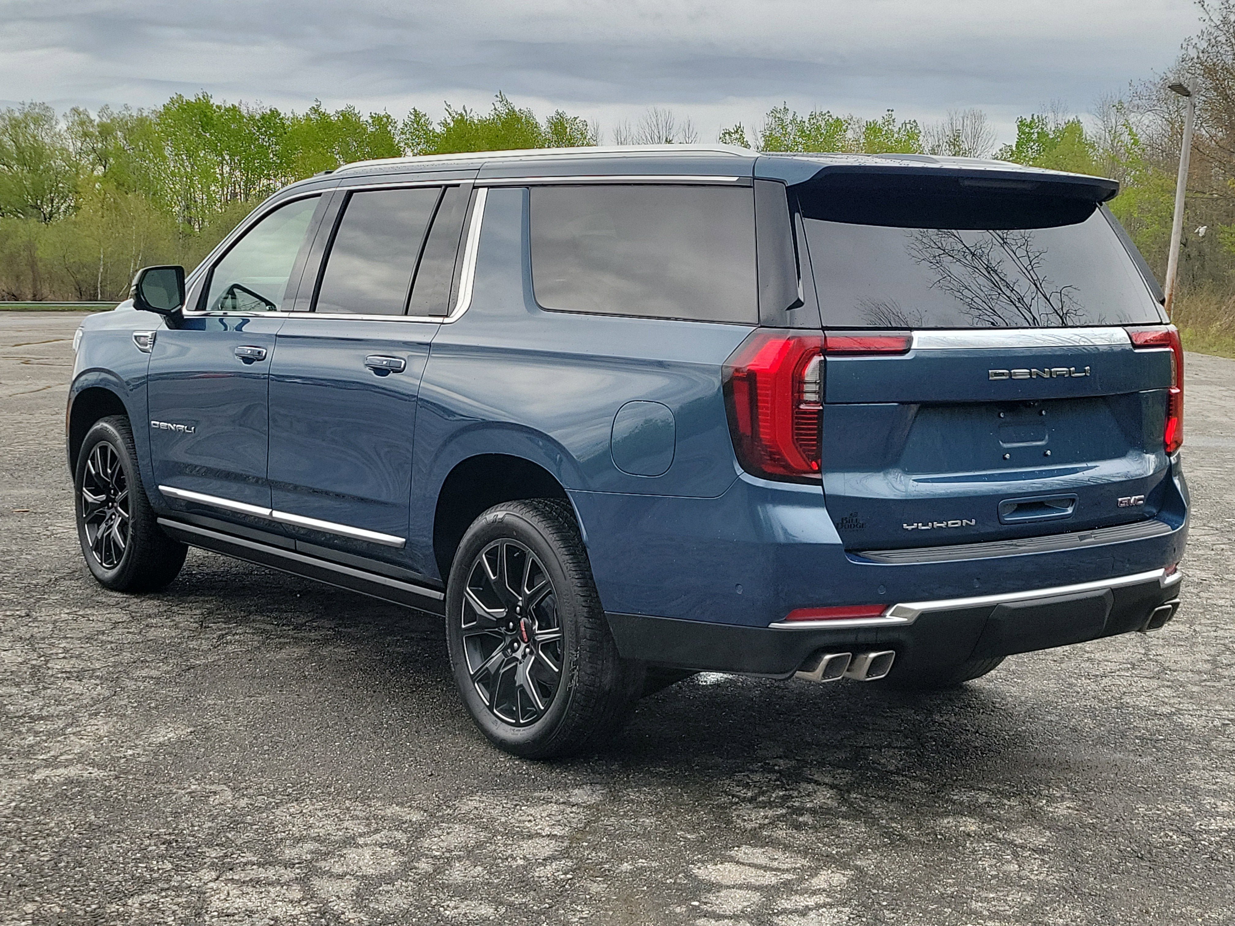 New 2026 GMC Yukon XL Denali w/ Sun & Power Step Package AWD/4WD image 5