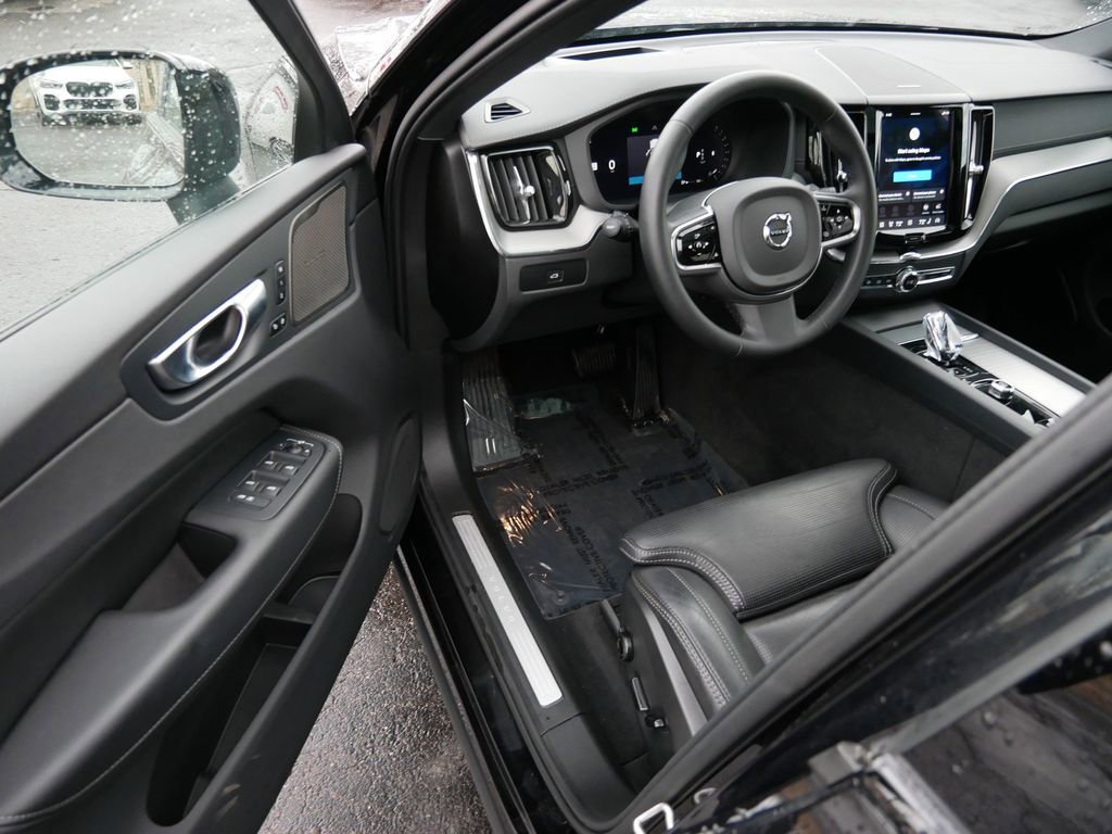 Used 2024 Volvo XC60 B5 Ultimate w/ Protection Package Premier AWD/4WD image 10
