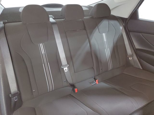 Used 2022 Hyundai Elantra SEL w/ Convenience + Premium Package FWD image 12