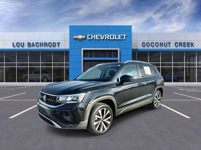 Used 2024 Volkswagen Taos SE image 4