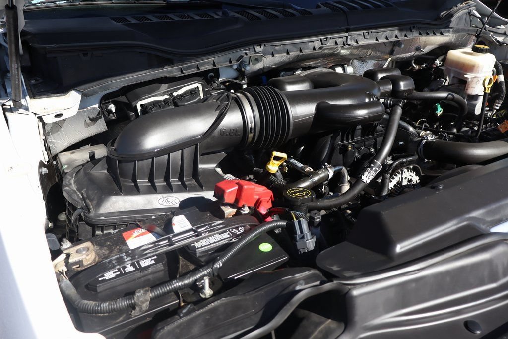 Used 2018 Ford F550 2WD Regular Cab Super Duty image 12