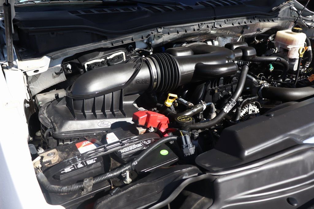 Used 2018 Ford F550 2WD Regular Cab Super Duty image 12
