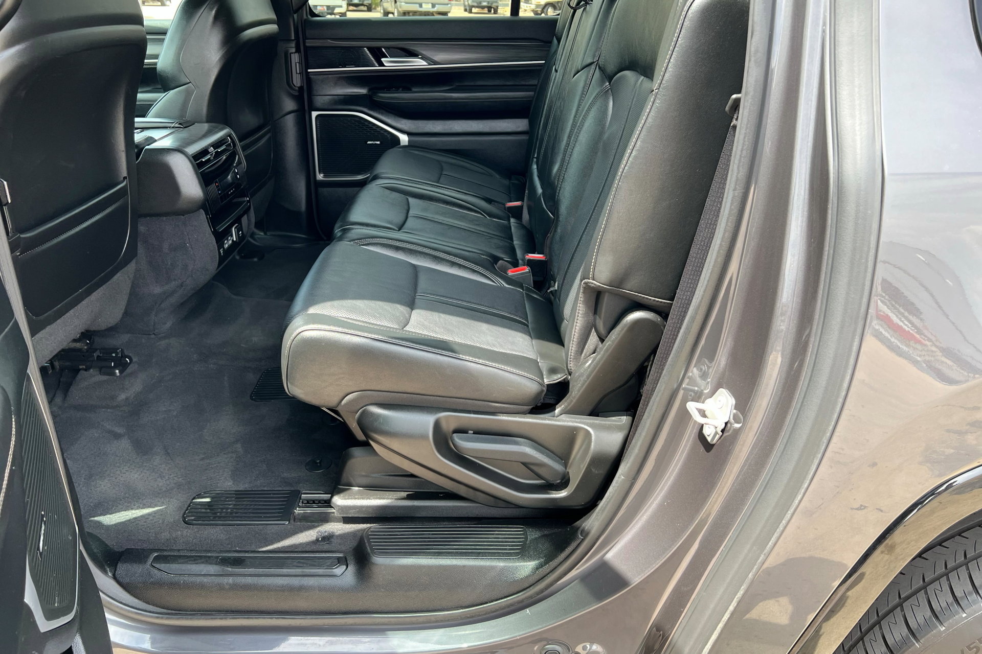 Used 2023 Jeep Wagoneer L Series II image 21
