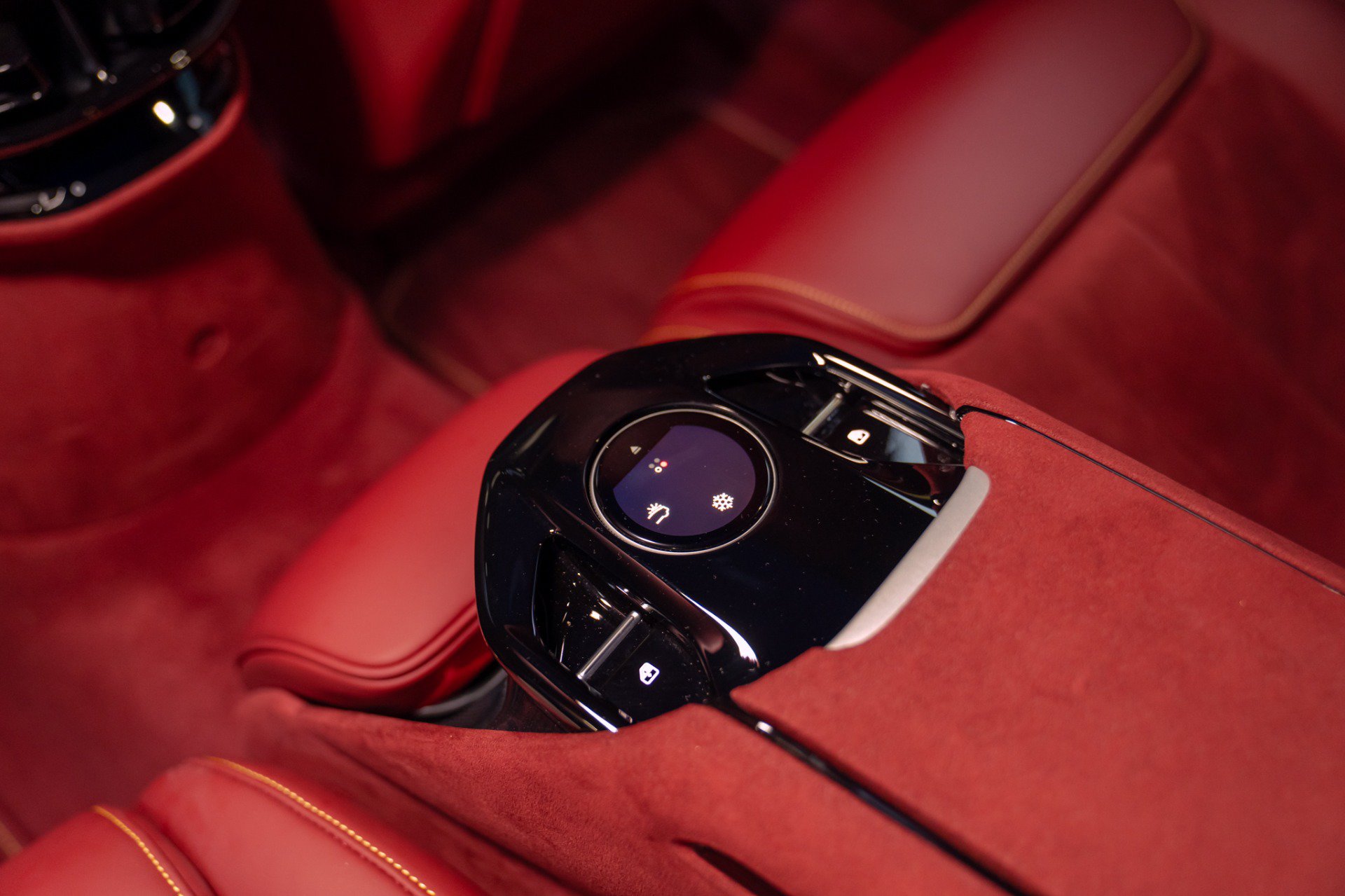 Used 2025 Ferrari Purosangue AWD/4WD image 61