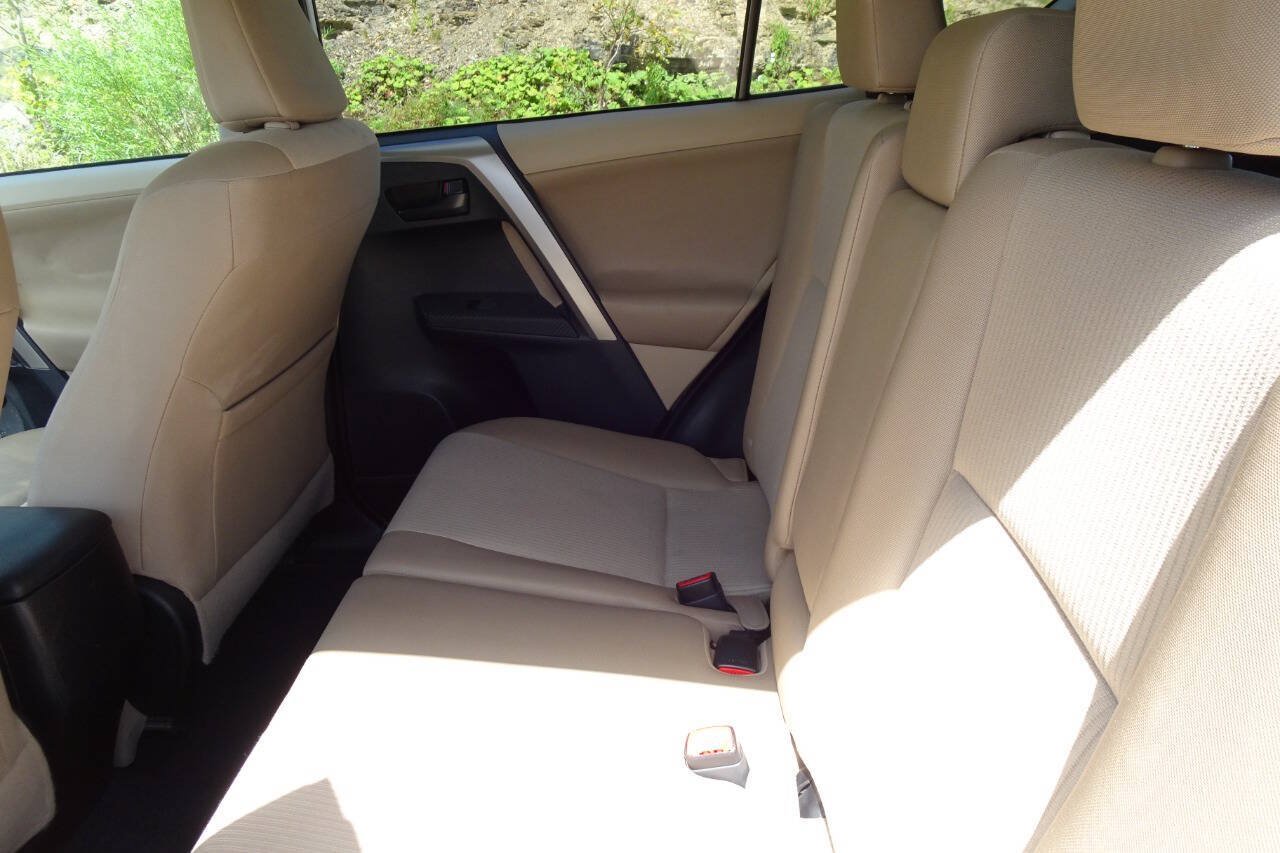 Used 2013 Toyota RAV4 LE AWD/4WD image 16