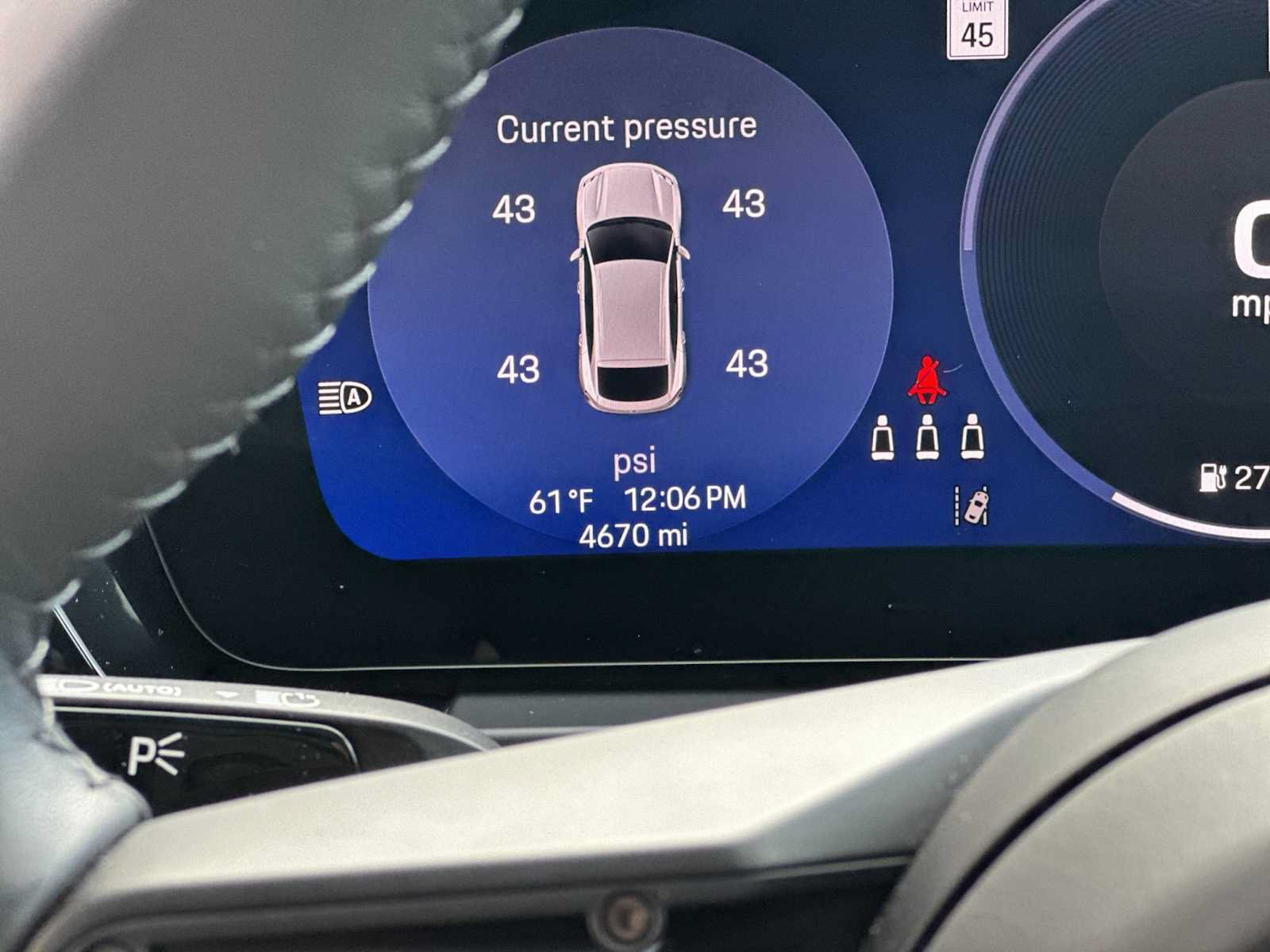 Certified 2025 Porsche Macan Electric RWD image 27