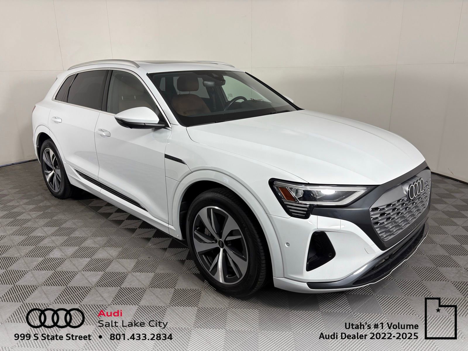 Used 2024 Audi Q8 e-tron Premium Plus w/ Premium Plus Package image 1