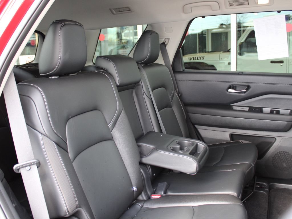 Used 2023 Nissan Pathfinder SL image 28