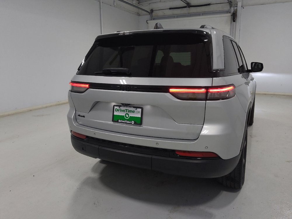 Used 2023 Jeep Grand Cherokee Altitude AWD/4WD image 7