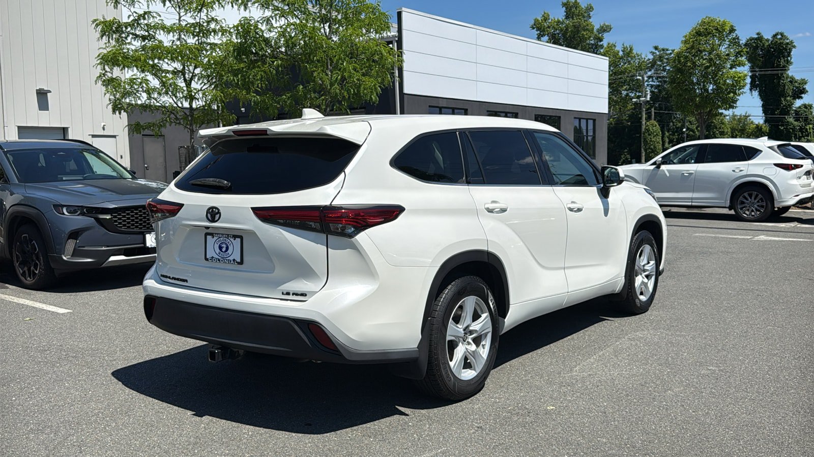 Used 2020 Toyota Highlander LE AWD/4WD image 4